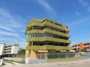 Гостиница Mansarda Bilocale Vista Mare  Лидо Делле Национи